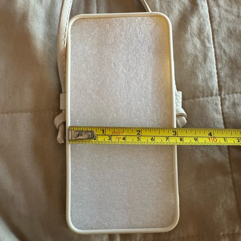 New never used Iphone case that fits 11 pro max 3